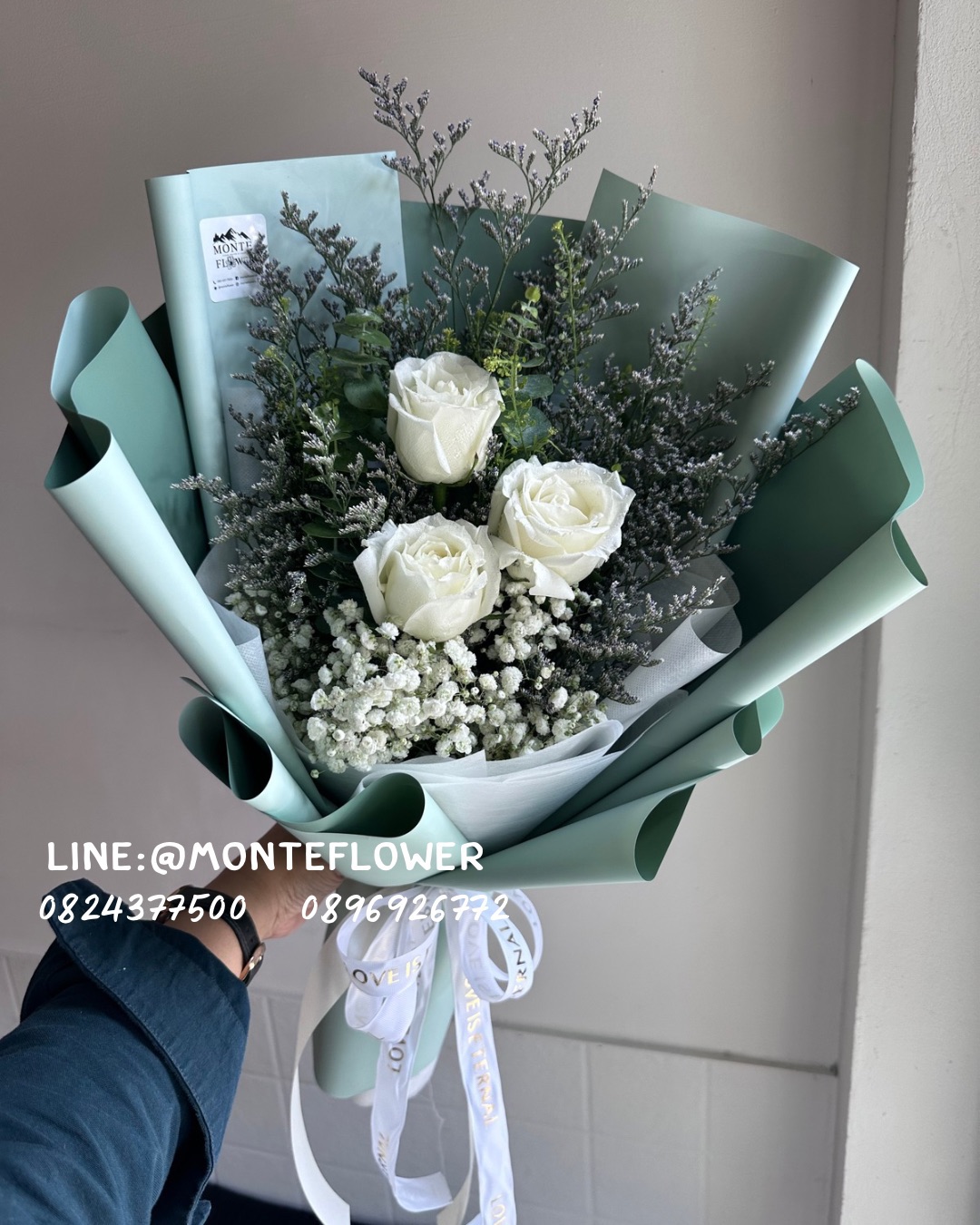 ช่อกุหลาบขาว3ดอกแซมยิบซีี