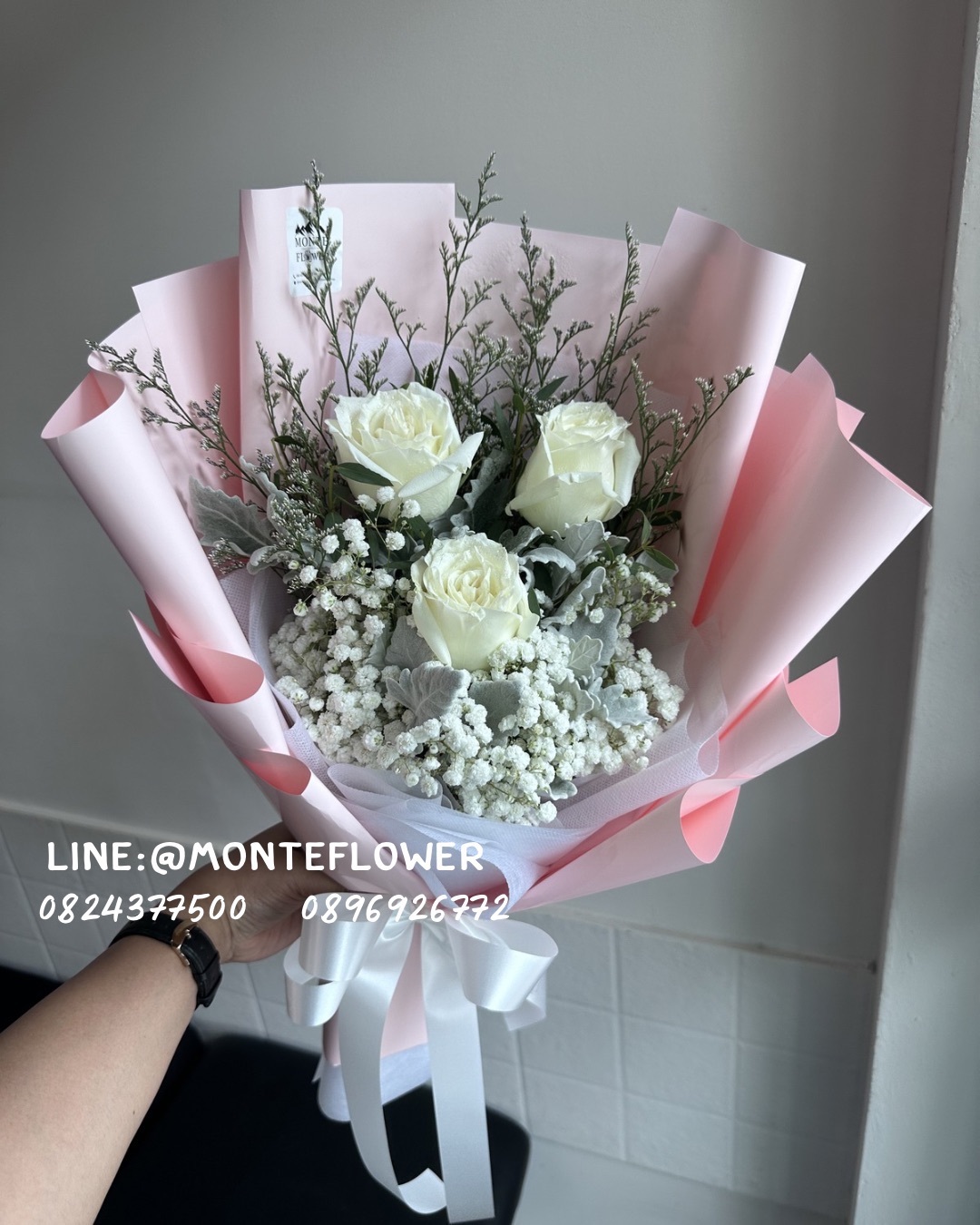 ช่อกุหลาบขาว3ดอกแซมยิบซีี